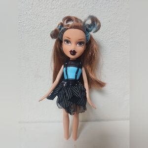 Bratz Pretty N Punk 2023 Yasmin Doll w Outfit